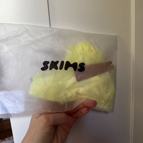 NWT SKIMS lace bralette neon yellow - M - Picture 5 of 6